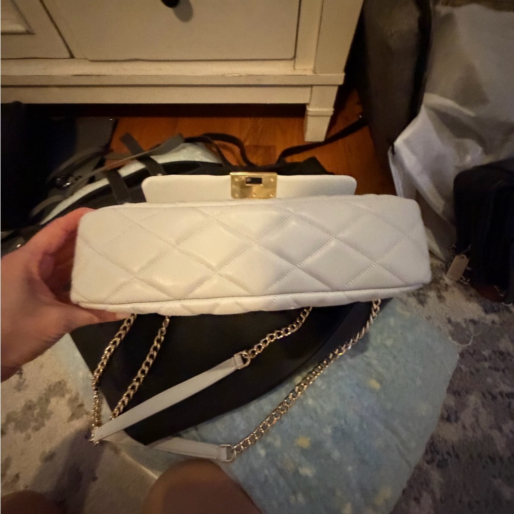 Kate Spade White Quilted Shoulder Bag with Gold Chain - Picture 6 of 6